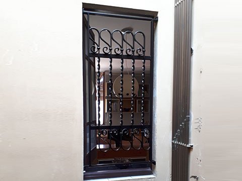 valla de hierro para ventanas